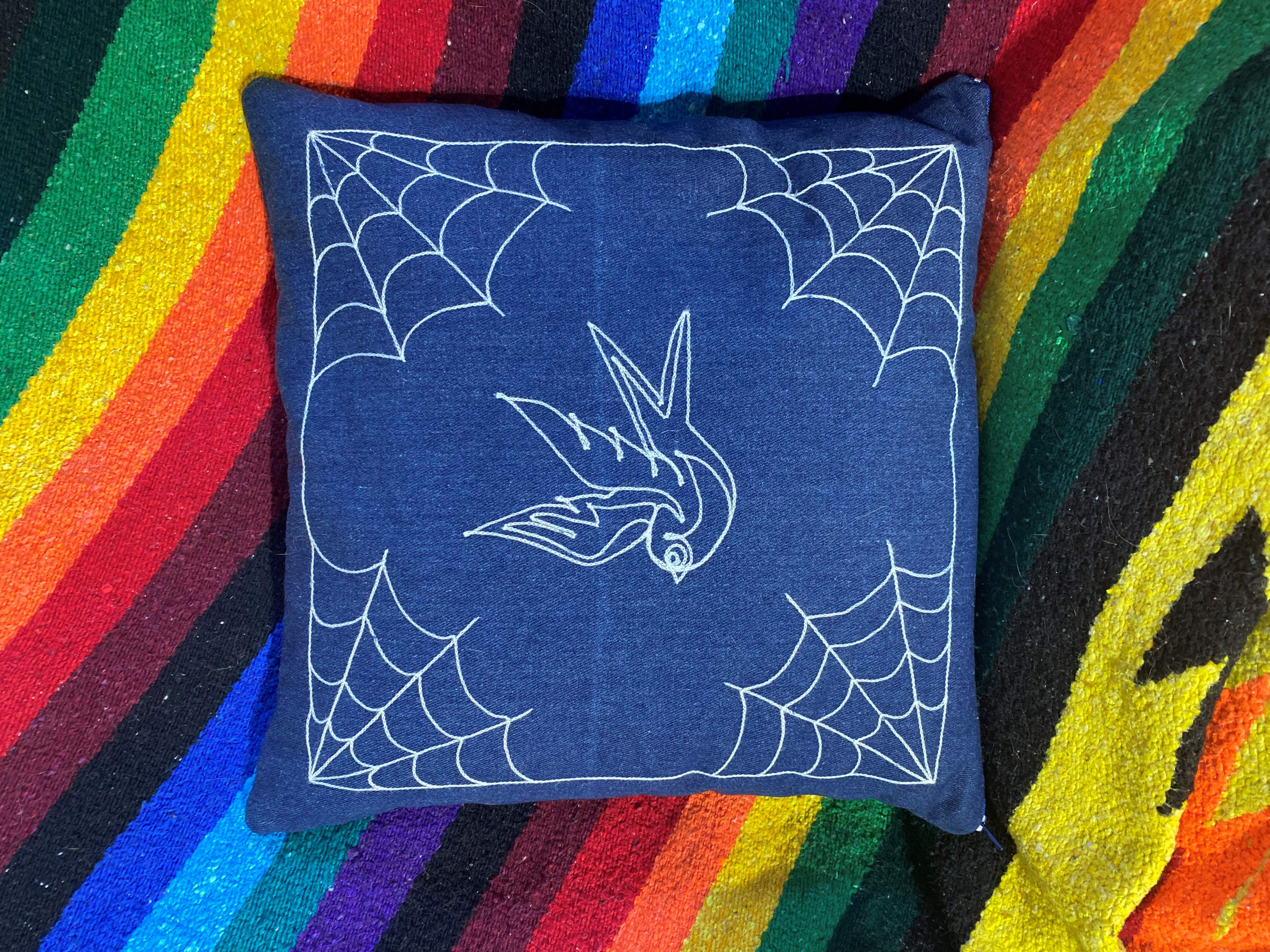 Coussin jean hirondelle